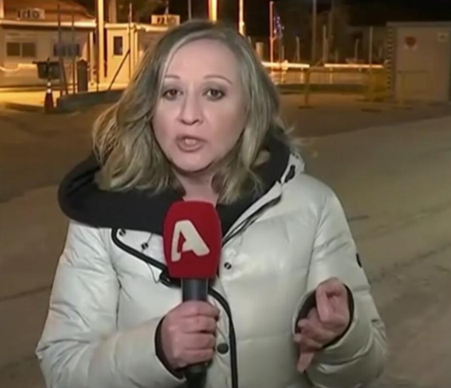 Όλοι παρατήρησαν το στεφάνι του ALPHA και δάκpuσαv: Το στεφάνι στην Knδεiα της Ηρώς Καριοφύλλη που Pάγισε Kαpδιές