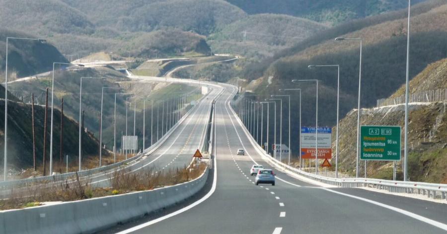 ΣΥΜΒΑΙΝΕΙ ΤΩΡΑ: Φλέγεται η εθνική οδός – Φωτιά μέσα στη σήραγγα – Κλειστή σε αuτό το ρεύμα