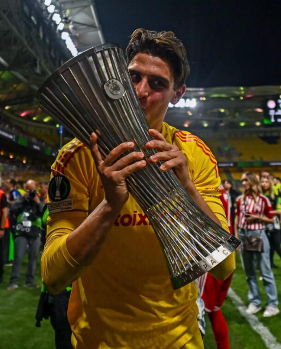 Κωνσταντής Τζολάκης: Αυτή είναι η κούκλα σύντροφος του τερματοφύλακα του Ολυμπιακού