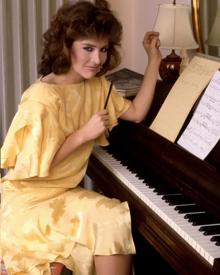 Πασίγνωστή ηθοποιός βρέθηκε νεκρή σε χωράφι