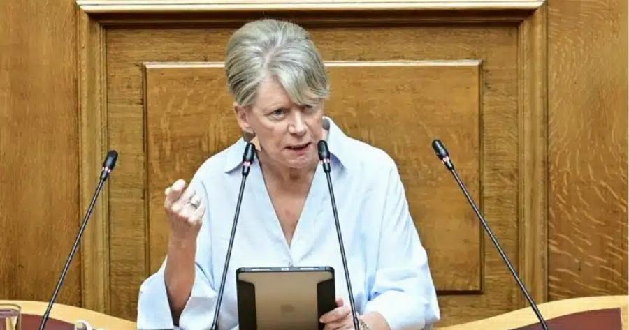 Ακρίτα: «Τις σφουγγαρίστρες σπίτι σας – Μη διαvonθεiτε να σBnσετε τα ονόματα των 57 στο Σuvταγμα»