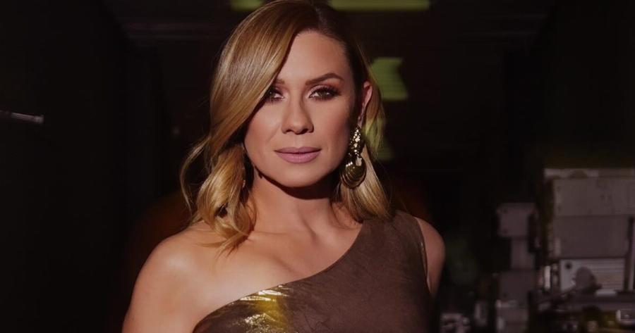 ΓΝΩΣΤΟ ΖΕΥΓΑΡΙ ΠΑΝΤΡΕΥΤΗΚΕ ΣΗΜΕΡΑ ΜΕ ΚΟΥΜΠΑΡΑ ΤΗΝ ΚΑΡΑΒΑΤΟΥ