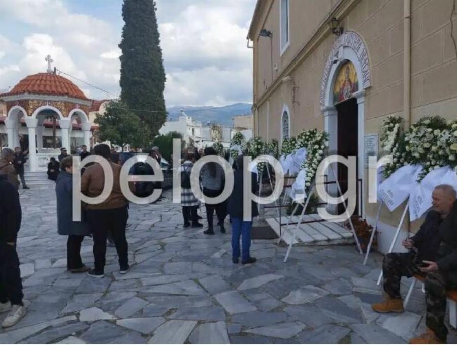 Θρήνος στην κηδεία του 20χρονου Γιάννη που έφυγε από τη ζωή στο σφοδρó ατúχημα με μοτοσικλέτα στην Πάτρα