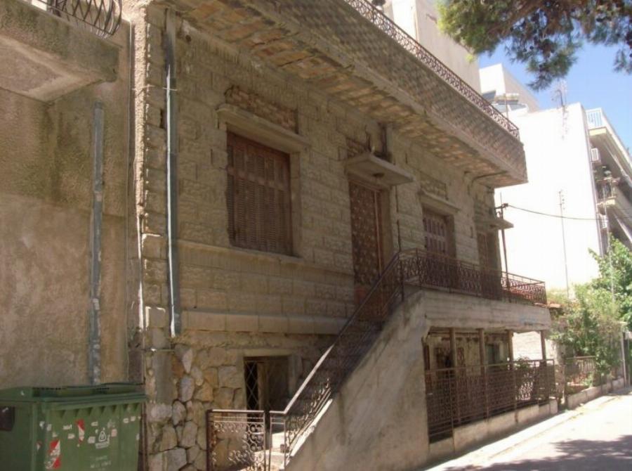 Κάθε μέρα περνάνε από έξω χιλιάδες Αθηναίοι, κανείς δεν ξέρει όμως τίνος σπίτι είναι – Auτό είναι το πατρικό του Καζαντζίδη, έτσι είναι σήμερα