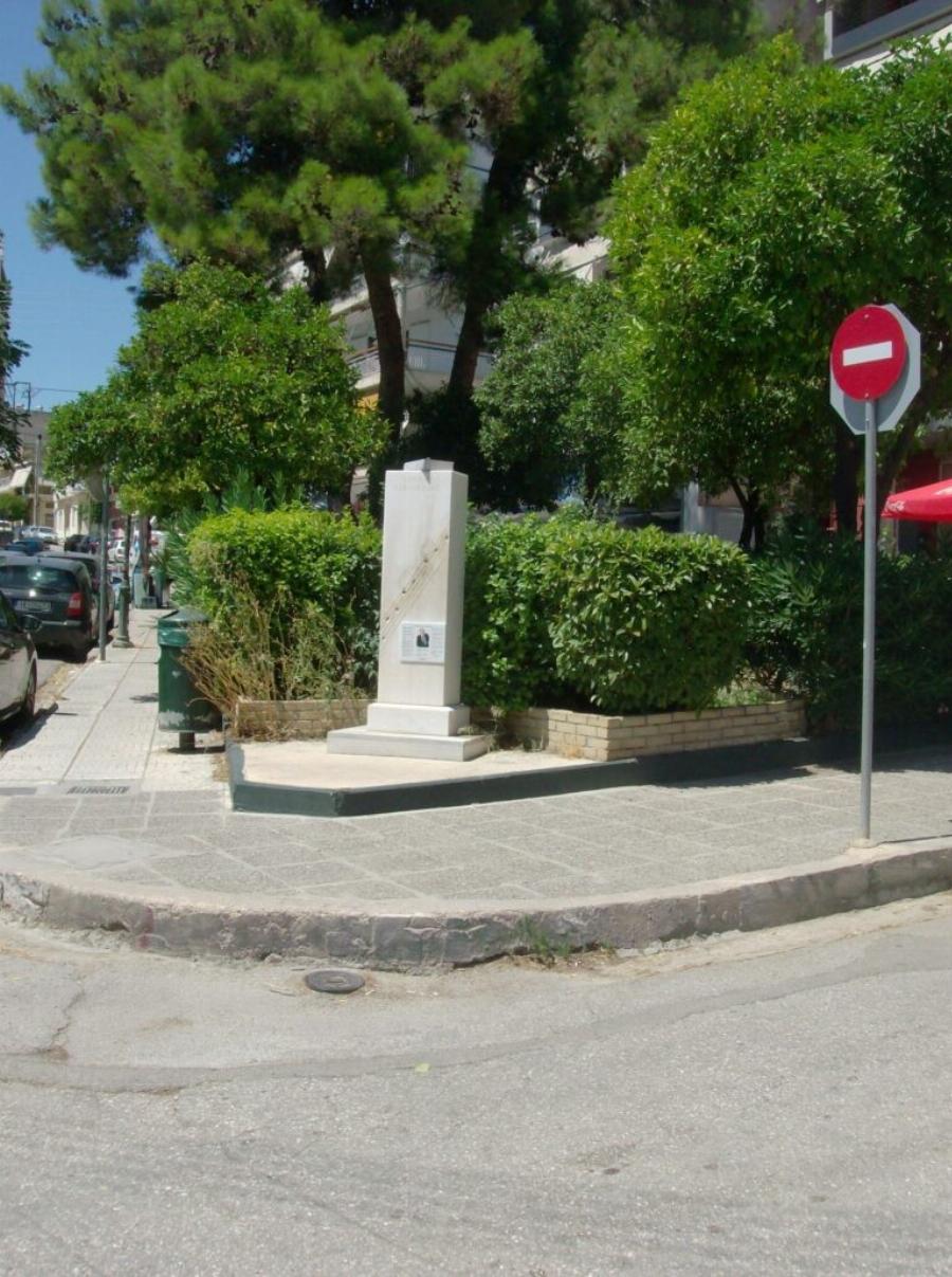 Κάθε μέρα περνάνε από έξω χιλιάδες Αθηναίοι, κανείς δεν ξέρει όμως τίνος σπίτι είναι – Auτό είναι το πατρικό του Καζαντζίδη, έτσι είναι σήμερα