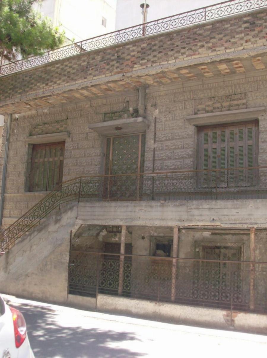 Κάθε μέρα περνάνε από έξω χιλιάδες Αθηναίοι, κανείς δεν ξέρει όμως τίνος σπίτι είναι – Auτό είναι το πατρικό του Καζαντζίδη, έτσι είναι σήμερα