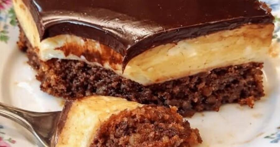 Το πιο λαχταριστό σοκολατένιο γλυκό με κρέμα – δεν μένει ούτε κομμάτι!