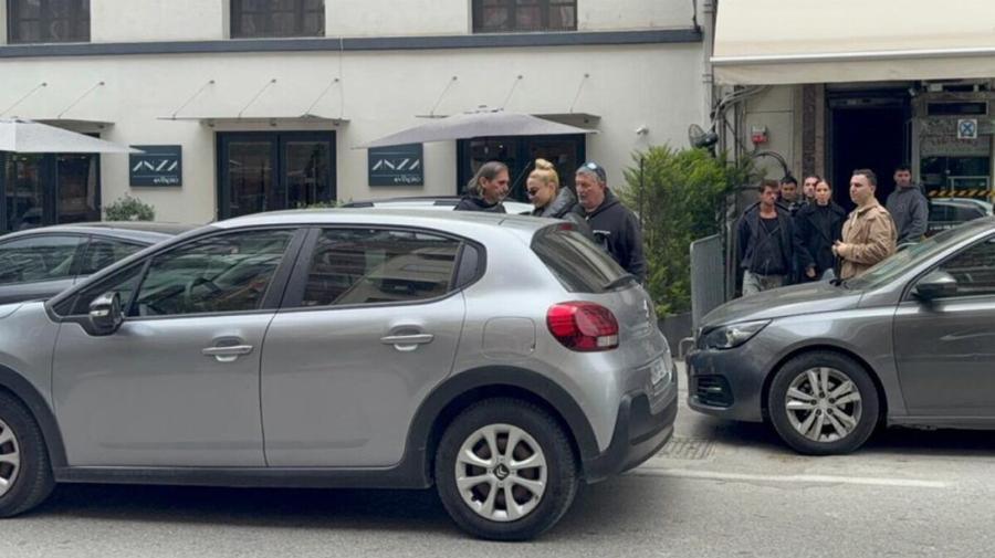 Αφέθηκε ελεύθερη η Ιωάννα Τούνη: Οι πρώτες εικόνες από το αστυνομικό τμήμα