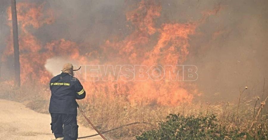 Φωτιά τώρα σε Πικέρμι – Ραφήνα: «Καίγονται σπίτια, δεν έχουν σταματήσει οι ισχυροί άνεμοι»