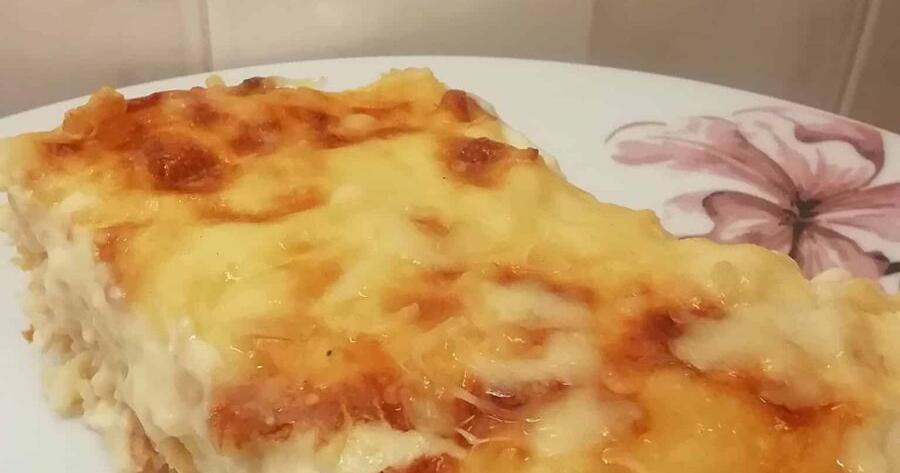 Μακαρονόπιτα χωρίς φύλλο με μπεσαμέλ στο φούρνο