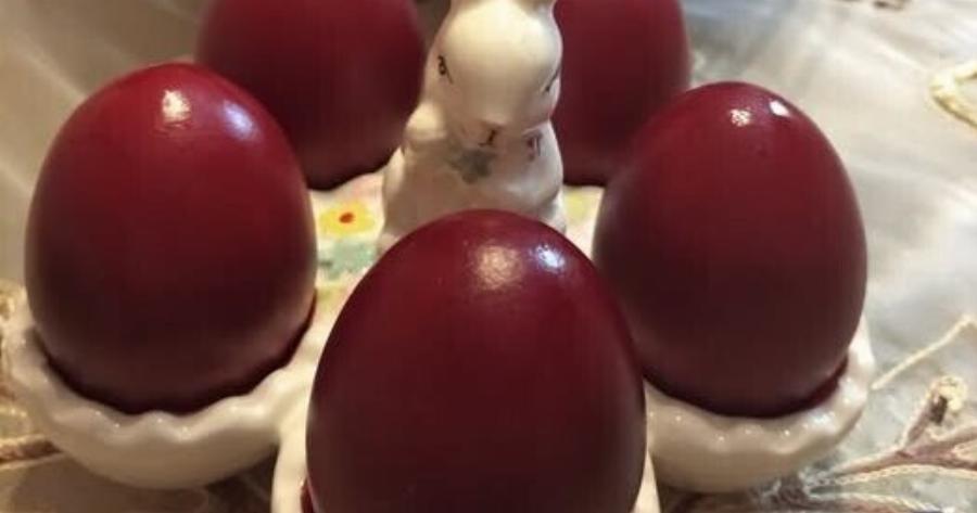 Πώς να βάψετε πασχαλινά αυγά με φλούδες κρεμμυδιού και ξύδι