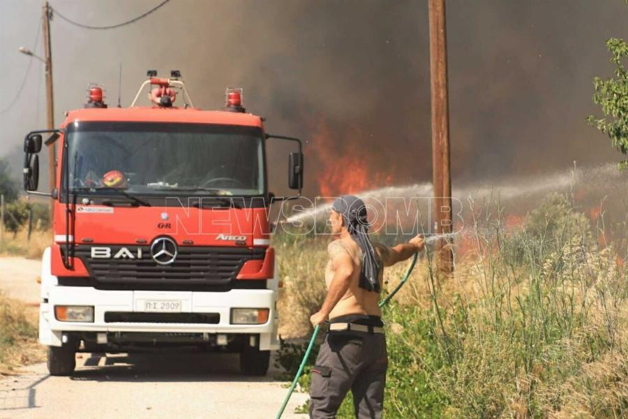 Φωτιά τώρα σε Πικέρμι – Ραφήνα: «Καίγονται σπίτια, δεν έχουν σταματήσει οι ισχυροί άνεμοι»