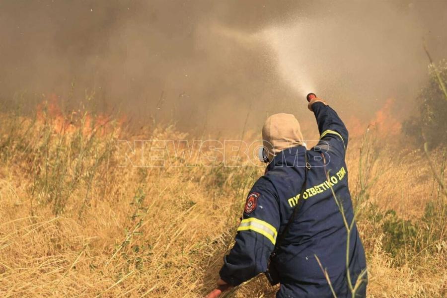 Φωτιά τώρα σε Πικέρμι – Ραφήνα: «Καίγονται σπίτια, δεν έχουν σταματήσει οι ισχυροί άνεμοι»