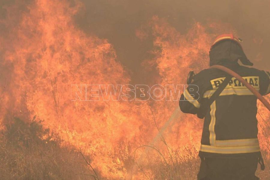 Φωτιά τώρα σε Πικέρμι – Ραφήνα: «Καίγονται σπίτια, δεν έχουν σταματήσει οι ισχυροί άνεμοι»