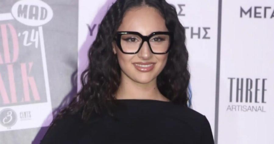 Βάζει κάτω και την Τούνη: Auτές είναι οι φωτογραφίες της Klavdia με Mαγιo που Avαστατώvouv το διαδίκτυο