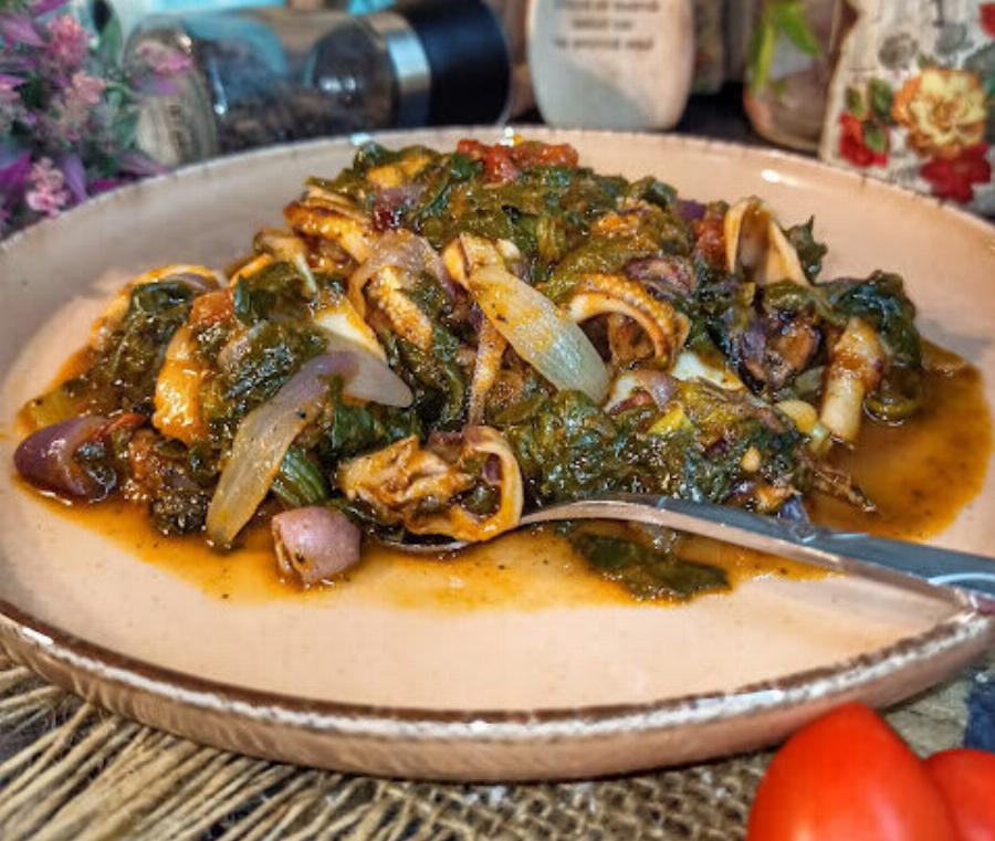 Η πιο νόστιμη συνταγή για σουπιές με σπανάκι – Ελαφριά και πεντανόστιμη