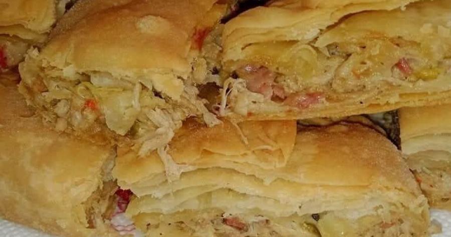 Η πιο λαχταριστή κοτόπιτα με μπέικον και τυρί