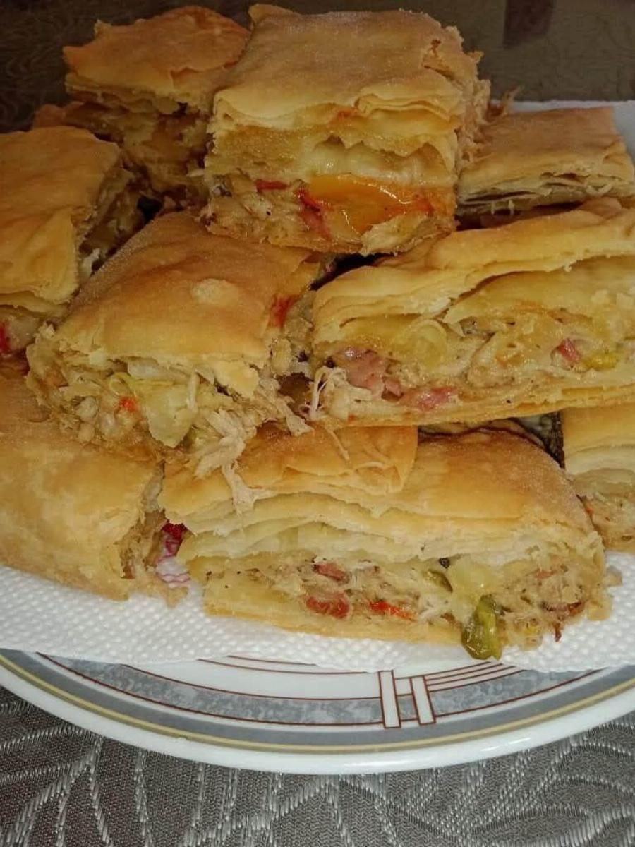 Η πιο λαχταριστή κοτόπιτα με μπέικον και τυρί