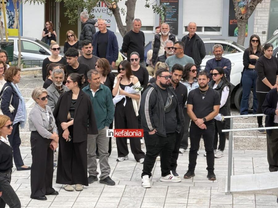 Κεφαλονιά: Θρήνος στην κηδεία της 19χρονης Μυρτούς – Συγκλονίζει η μητέρα της