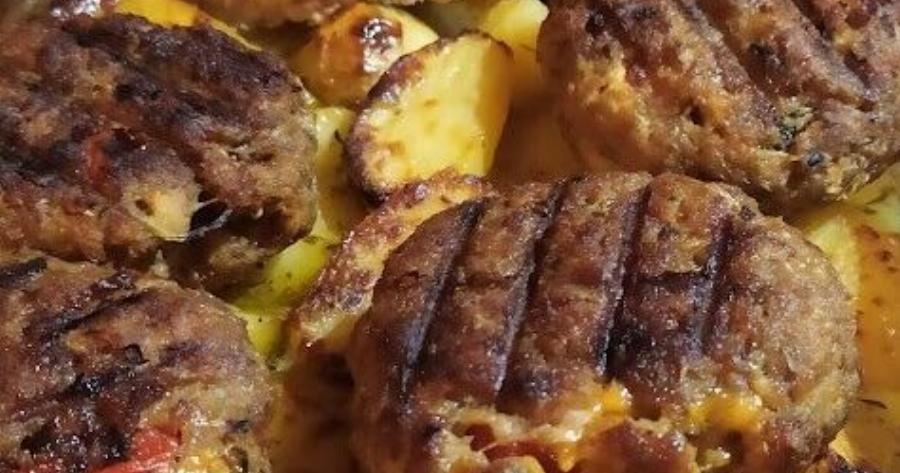 Μπιφτέκια γεμιστά με φέτα και ντοματίνια… δεν θα τα ξανακάνεις αλλιώς