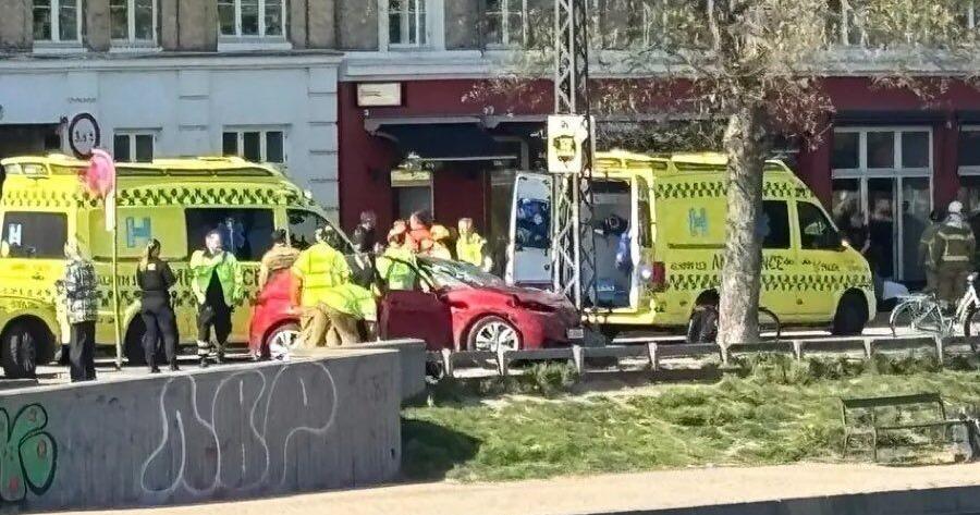 Αυτοκίνητο έπεσε πάνω σε πεζούς – 5 Tpαuματiες