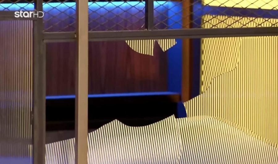 Απίστευτο σκηνικό στο MasterChef: Παίκτης «μπούκαρε» στο πλατό και έσπασε τζαμαρία