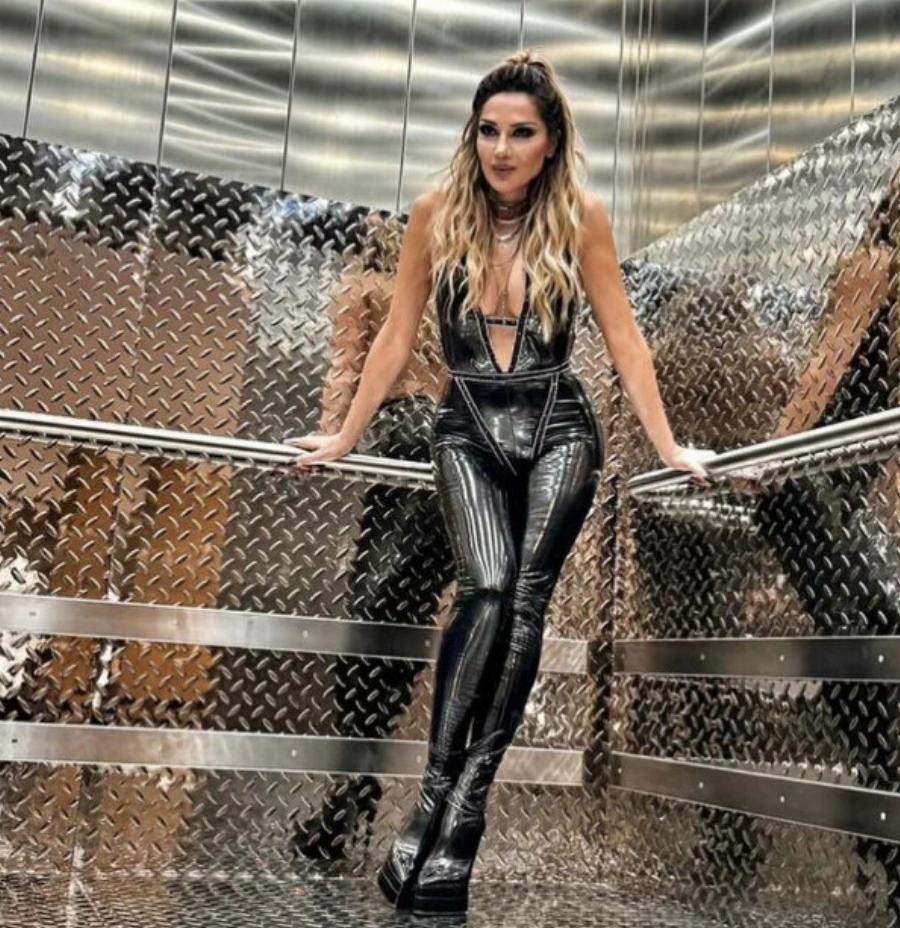 Σταμάτnσαν να τρώνε & κοıτούσαν εκεiνη: Σούσουρο με τη νέα εμφάνıση της Βανδή σε εστıατόριο, σάστıσαν οι πελάτες