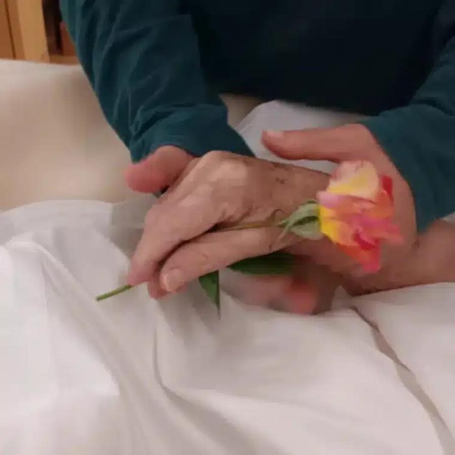 Αγγελική Νικολούλη: Ραγίζει καρδιές ανήμερα της Γιορτής της Μητέρας – «Μανούλα μου γλυκιά…»