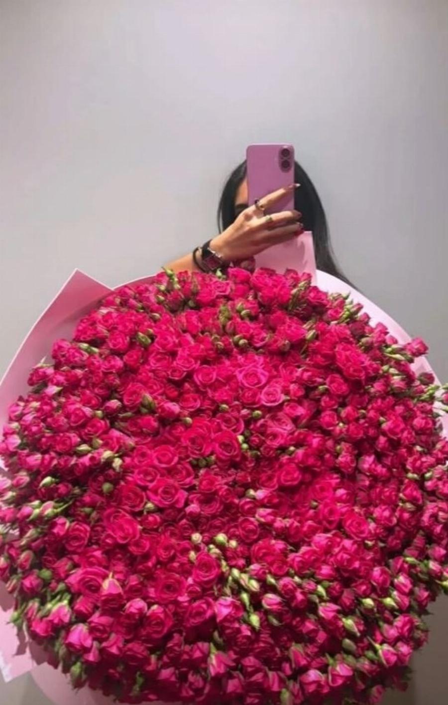 Όλοι μιλάνε για την Δέσποινα Γιαννακοπούλου: «Έφαγε λάχανο» την Καρντάσιαν, ανέβασε σέλφι να κρατάει στο χέρι αυτό και να… κρύβεται από πίσω