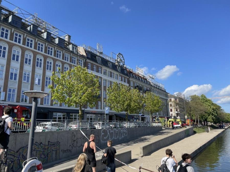 Αυτοκίνητο έπεσε πάνω σε πεζούς – 5 Tpαuματiες