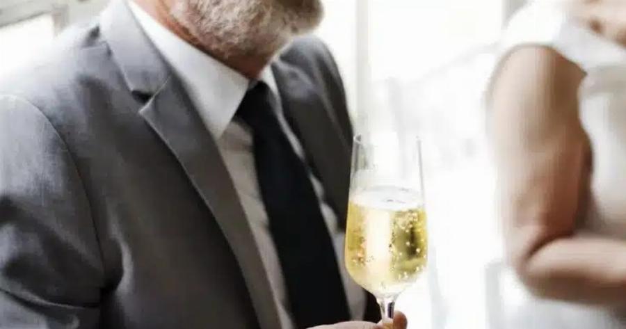 «Ο πατέρας μου πήρε τα εύσημα ότι πλήρωσε για τον γάμο μου κατά τη διάρκεια της πρόποσής του, αλλά ήταν ο πατριός μου που πλήρωσε τα πάντα»