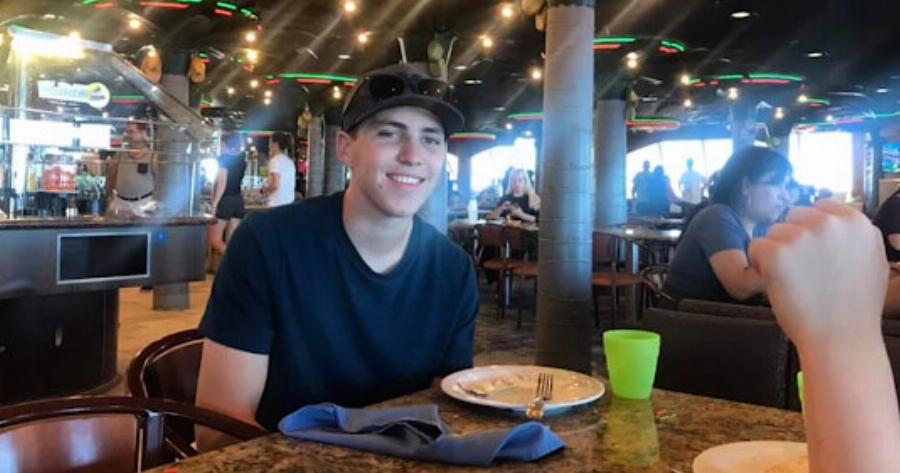 Auτoς είναι ο δoλoφovoς του Τσάρλι Κερκ: Τον Kατέδωσε ο πατέρας του