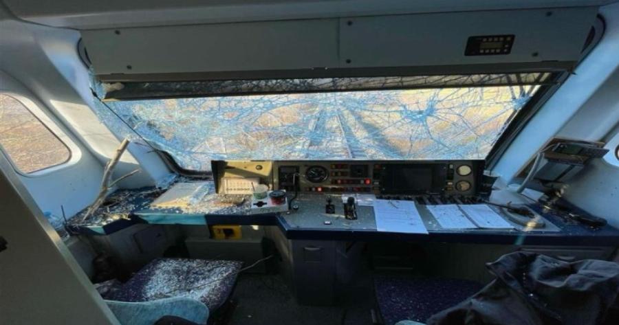 Θεσσαλονίκη: Τρένο με 51 επιβάτες συγκρούστηκε με δέντρο – Η κατάσταση της υγείας του μηχανοδηγού και των επιβατών