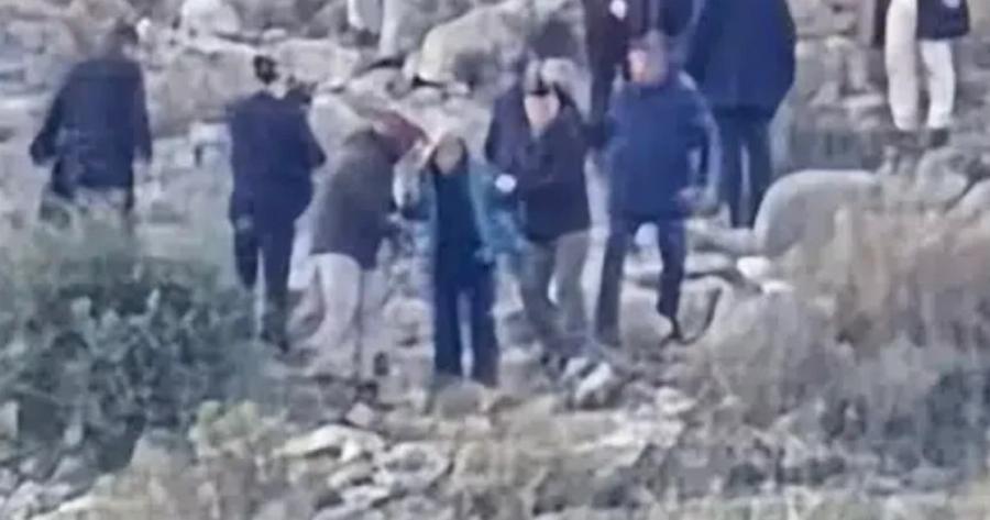 Η μητέρα του Βασίλη Καλογήρου αναγνώρισε τα ρούχα του παιδιού της στη σορό που βρέθηκε στον Τύρναβο