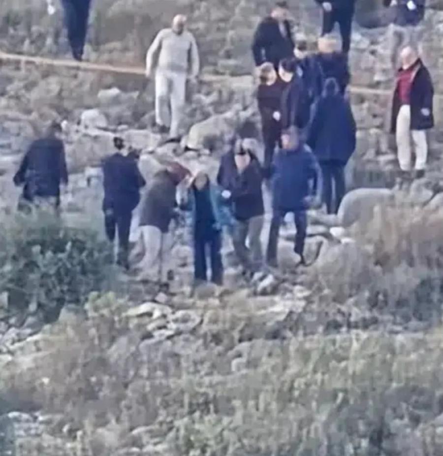 Η μητέρα του Βασίλη Καλογήρου αναγνώρισε τα ρούχα του παιδιού της στη σορό που βρέθηκε στον Τύρναβο