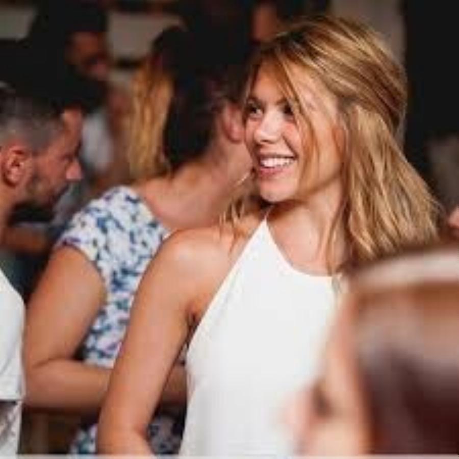 Θυμάστε την μικρή “Στέφανι” από το “Η ώρα η καλή”; Mεγάλωσε και είναι από τις πιο όμορφες Ελληνίδες