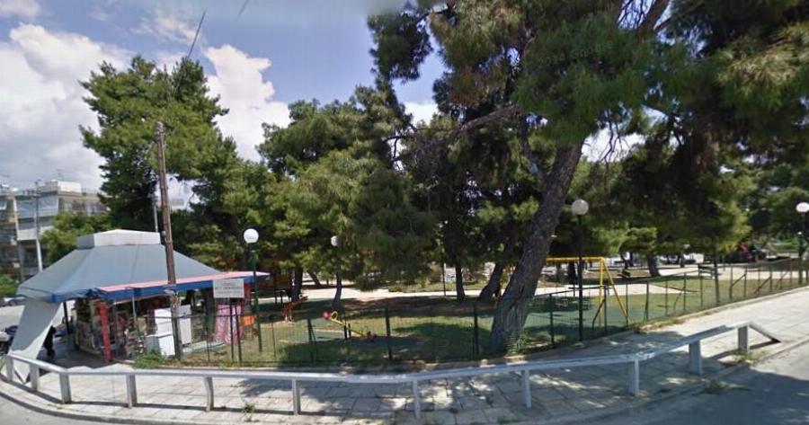 Ηλικιωμένη έχασε τον έλεγχο του αυτοκίνητού & μπήκε μέσα σε Παιδική Χαρά γεμάτη με παιδια