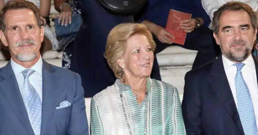 Η πιο αριστοκρατική μητέρα: Η Άννα Μαρία με τους γιους της στο Ηρώδειο ντυμένη κομψή όσο καμία άλλη