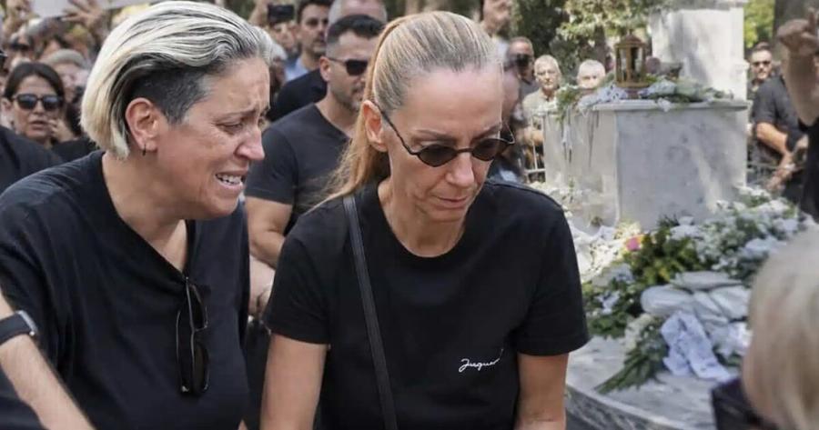 Όσα δεν έδειξαν οι κάμερες στην Κηδεία Μαζωνάκη: Οργή λαού στις αδερφές του – «Φύγετε δεν είστε άξιες» – Ο τάφος που έσπασε και ο τσαμπουκάς
