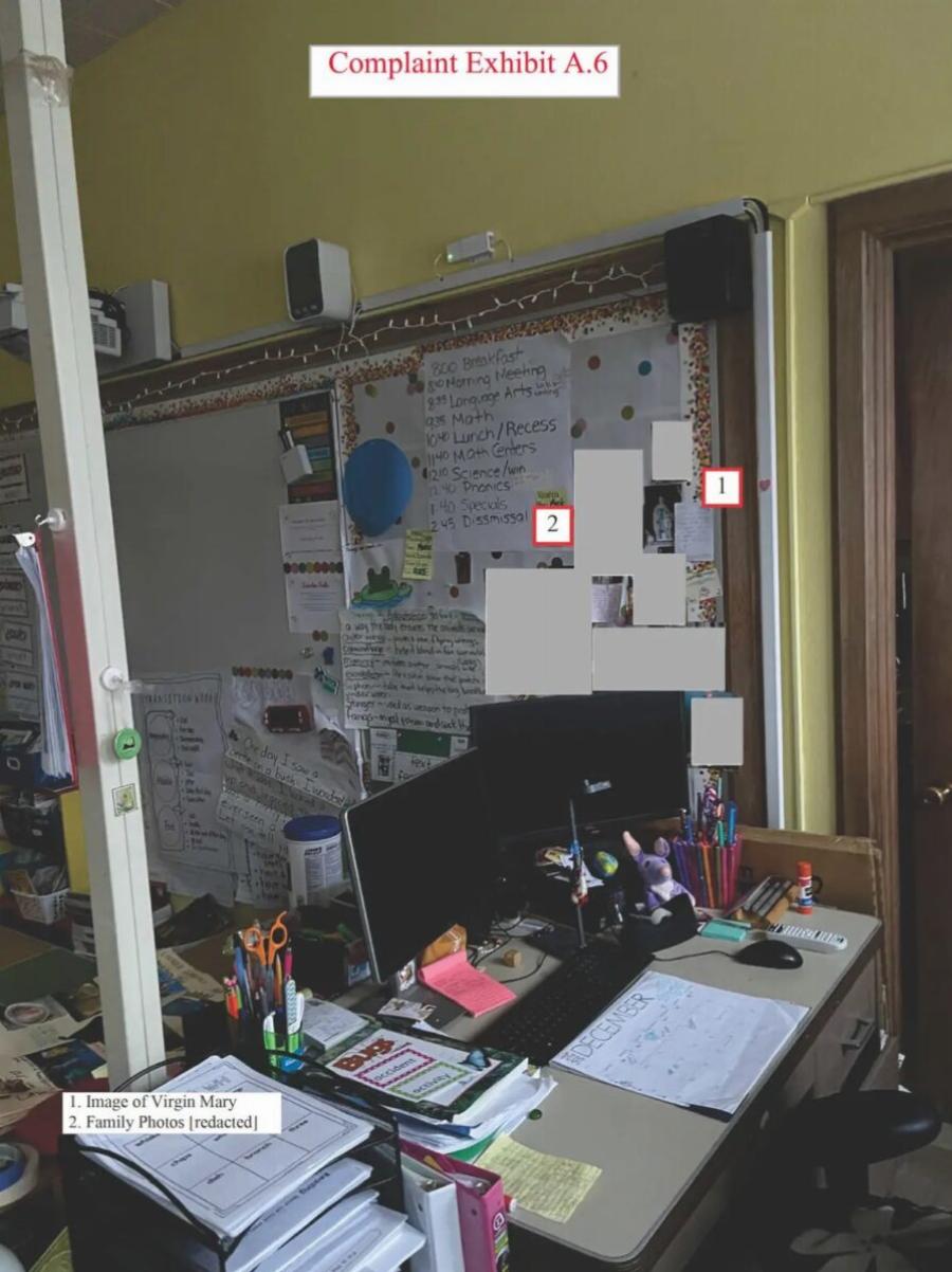 Δασκάλα τέθηκε σε διαθεσιμότητα επειδή αρνήθηκε να κατεβάσει έναν σταυρό από τον τοίχο της τάξης