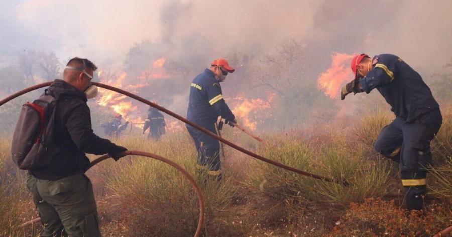 Μεγάλη φωτιά στη Θεσσαλονίκη: Καίει κοντά σε σπίτια – Ήχησε το 112 στα κινητά