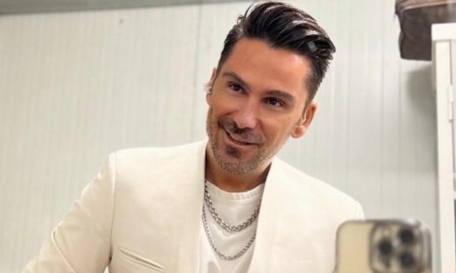 Τροχαίο σοκ για πασίγνωστο Έλληνα τραγουδιστή – Σοκάρει η εικόνα από το αυτοκίνητό του – Ποιος είναι