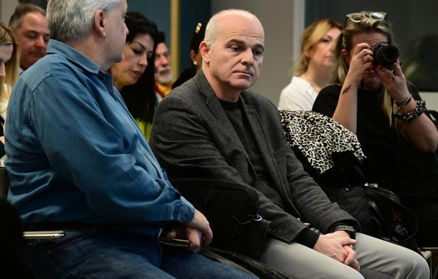 «Κατέρρευσε» ο Αντώνης Ψαρόπουλος μόλις άκουσε το πόρισμα για τα Τέμπη – Έπιανε το κεφάλι του μπροστά στις κάμερες