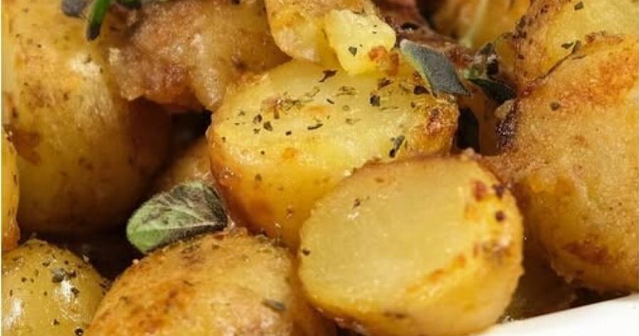 Το κόλπο που κάνω στις πατάτες και γίνονται απίστευτα νόστιμες – δοκιμάστε τες έτσι