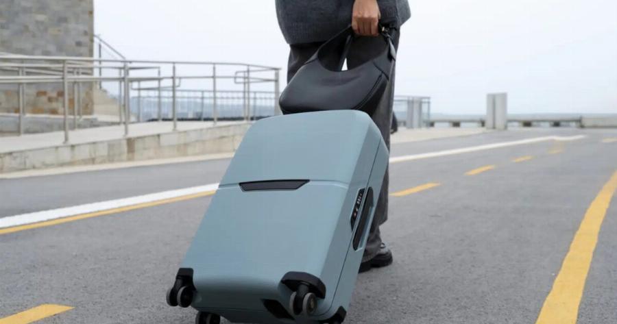 Σοκ: Συνελήφθη γυναίκα που ταξίδευε με ένα 2χpονο κοpιτσάκι μέσα σε μια βαλίτσα