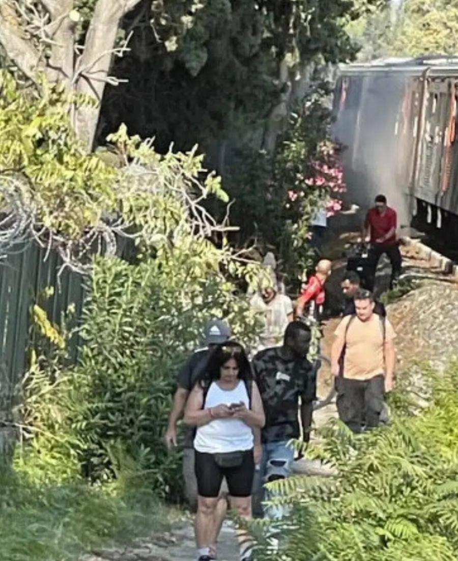 ΕΚΤΑΚΤΟ – Φωτιά τώρα στις γραμμές του ηλεκτρικού