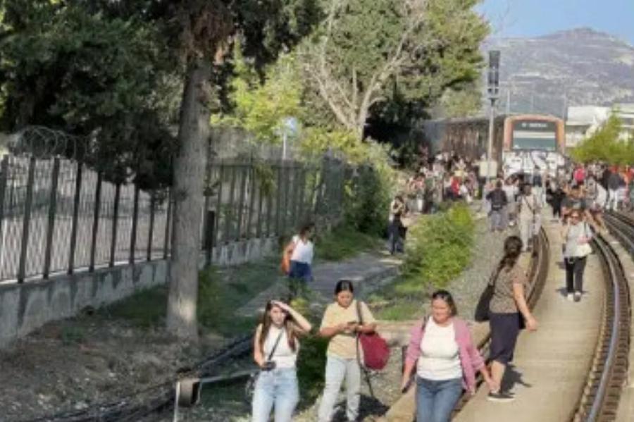 ΕΚΤΑΚΤΟ – Φωτιά τώρα στις γραμμές του ηλεκτρικού