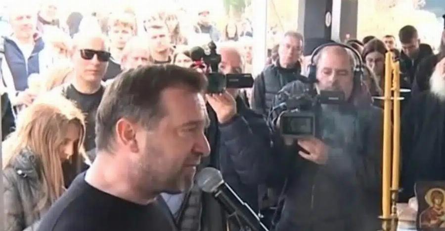 «Σκύβω το κεφάλι μου σε όλους εσάς εδώ και σε όλη την Ελλάδα που αφήσατε ό,τι κάνατε, αυτό είναι πολύ σημαντικό για εμάς»