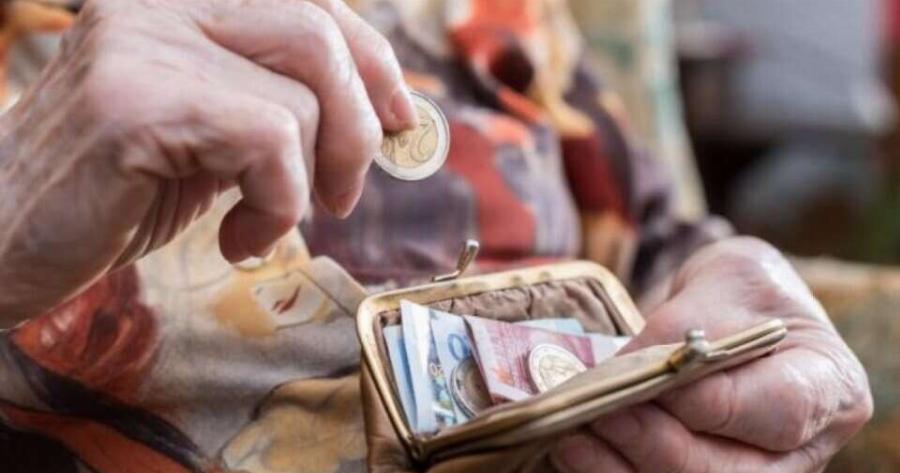 «Χλώμιασαν» οι συνταξιούχοι: Μειωμένες οι συντάξεις, σοκ πριν τις πληρωμές – Αυτοί θα πάρουν λιγότερα χρήματα
