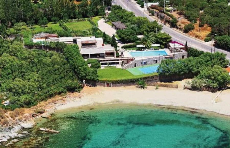 Φρούριο η βίλα Αργυρού – Νίκα μετά το 2o μωρό: Αυτό είναι το παλάτι εκατομμυρίων που μένουν